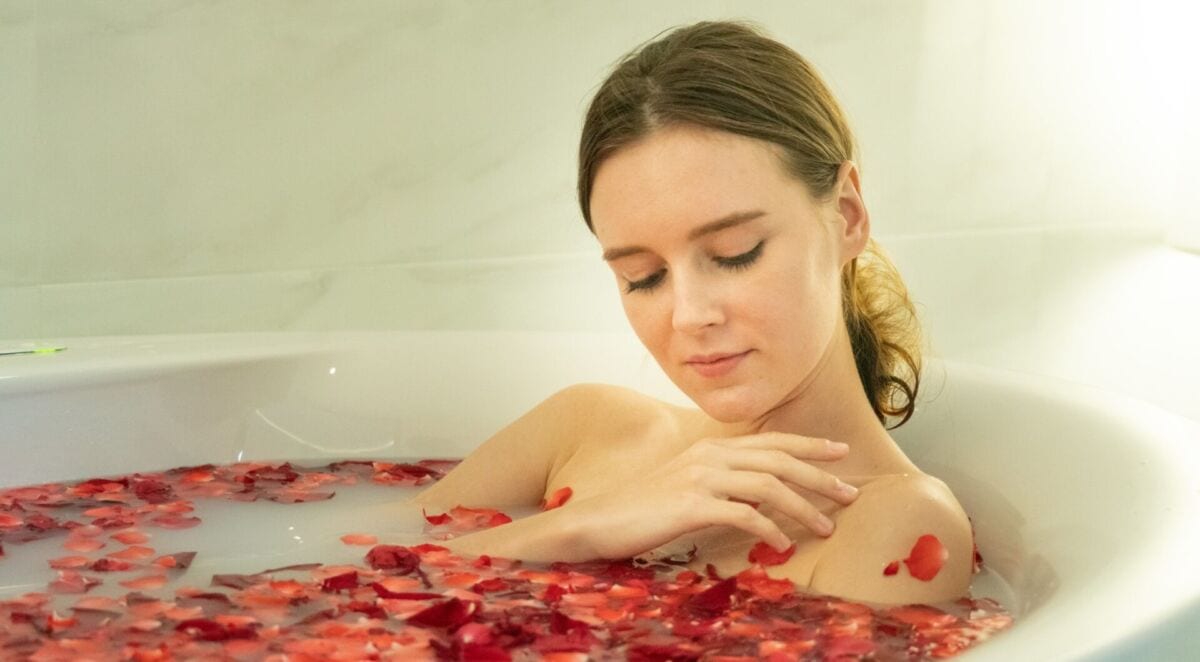 Read more about the article Intense Sun! Take Care of Your Skin with Milky Bath.