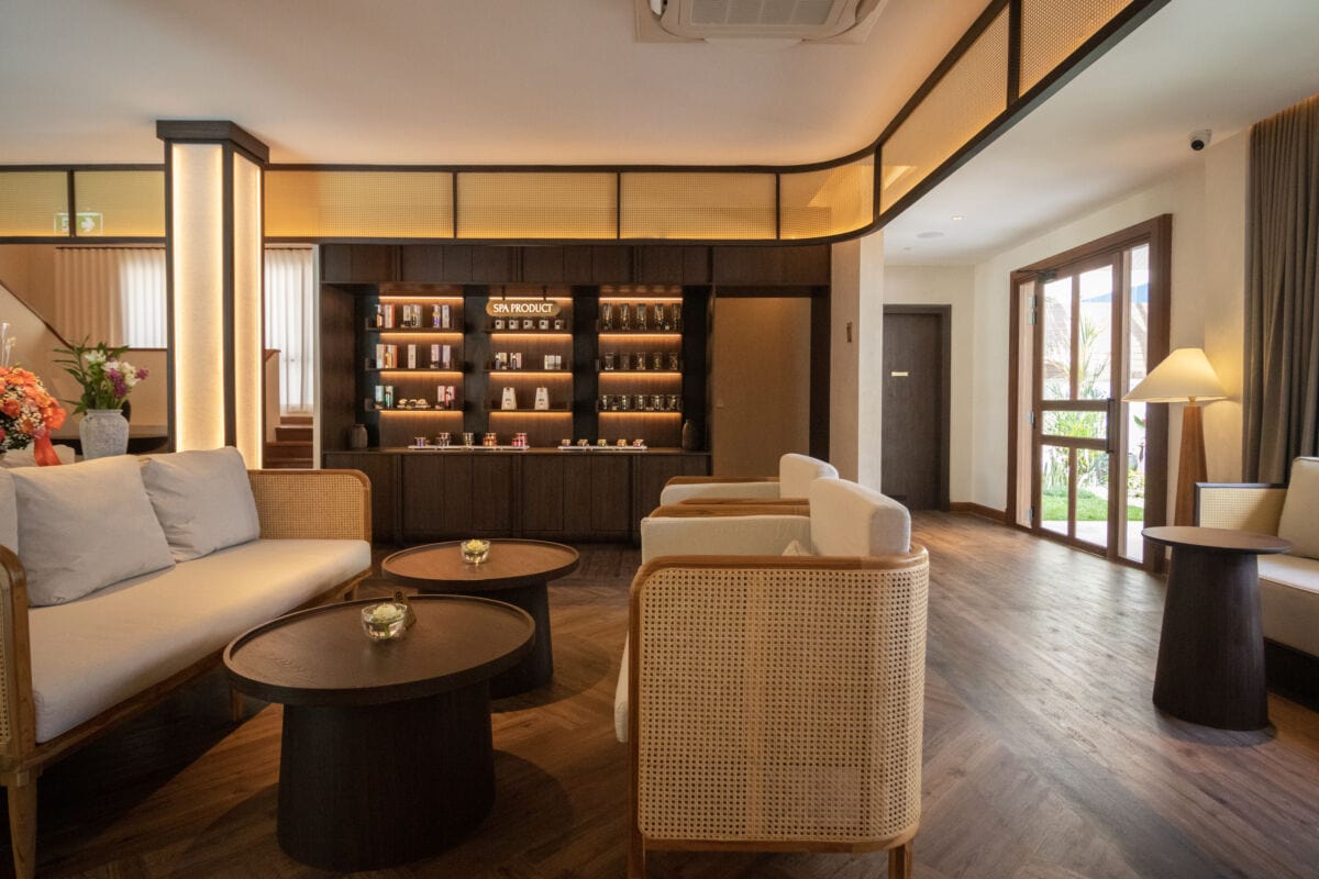 Relaxing spa lounge with comfortable seating and warm lighting at Makkha Spa in Chiang Mai, offering the best spa experience in the city.