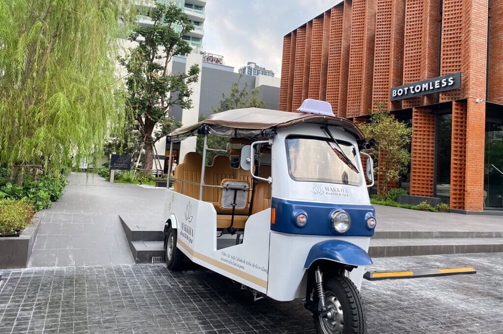 Makkha Health & Spa Chiang Mai’s electric rickshaw draws positive reviews from eco-conscious customers