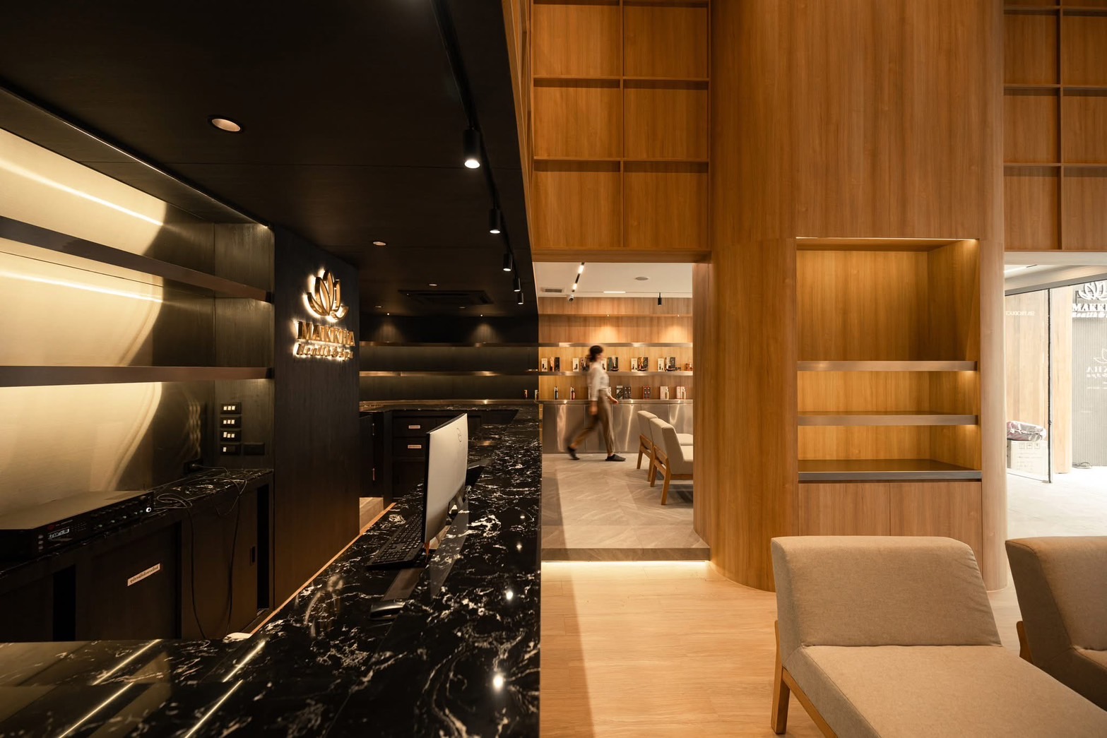 Chic and calm interiors of Makkha Health & Spa Rachadamnoen 1 branch. Enjoy the best massage in Chiang Mai.